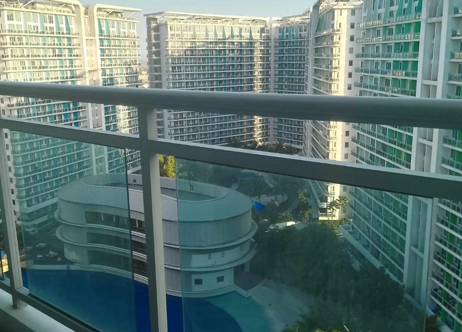 Azure Staycation Paranaque City 公寓式酒店